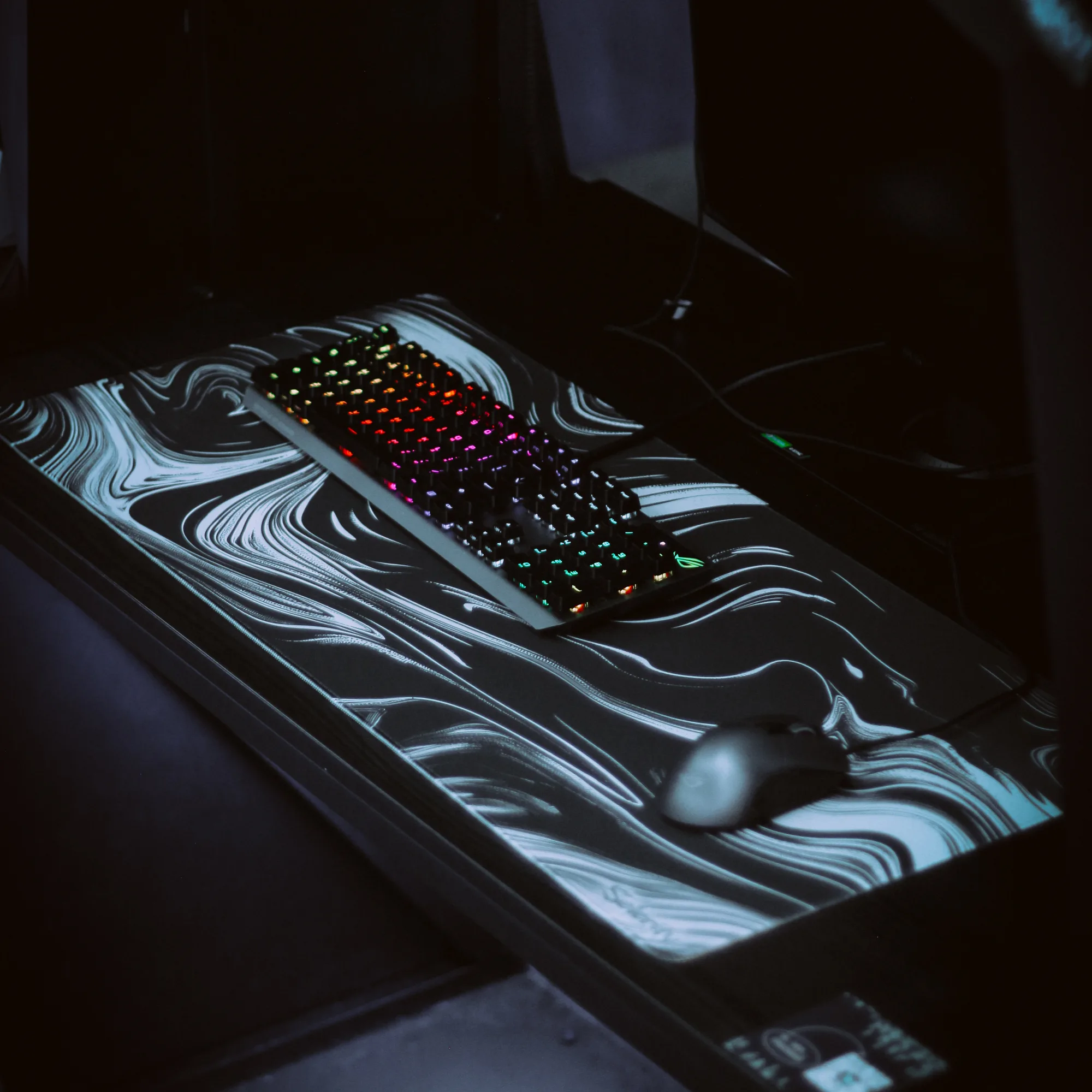 Liquid 900×400 — 9