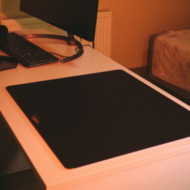Скляний ігровий килимок для миші 490×420 мм Black glass pad із загартованого скла 3 мм, гласпад з суцільною силіконовою основою 1 мм, сумісний з Optical та Laser мишами gp01bl