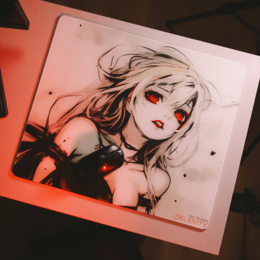 Скляний ігровий килимок для миші 490×420 мм Vampire Kiss glass pad із загартованого скла 3 мм, гласпад з суцільною силіконовою основою 1 мм gp01vk